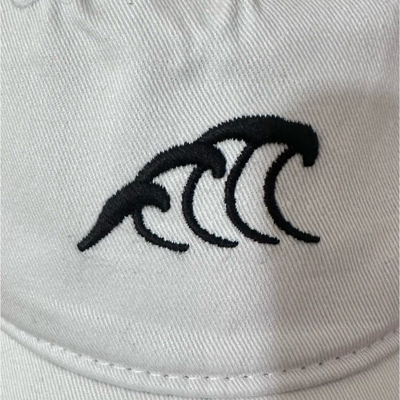 ROXY Women's Hat - White with Black Waves NWT - Picture 5 of 7